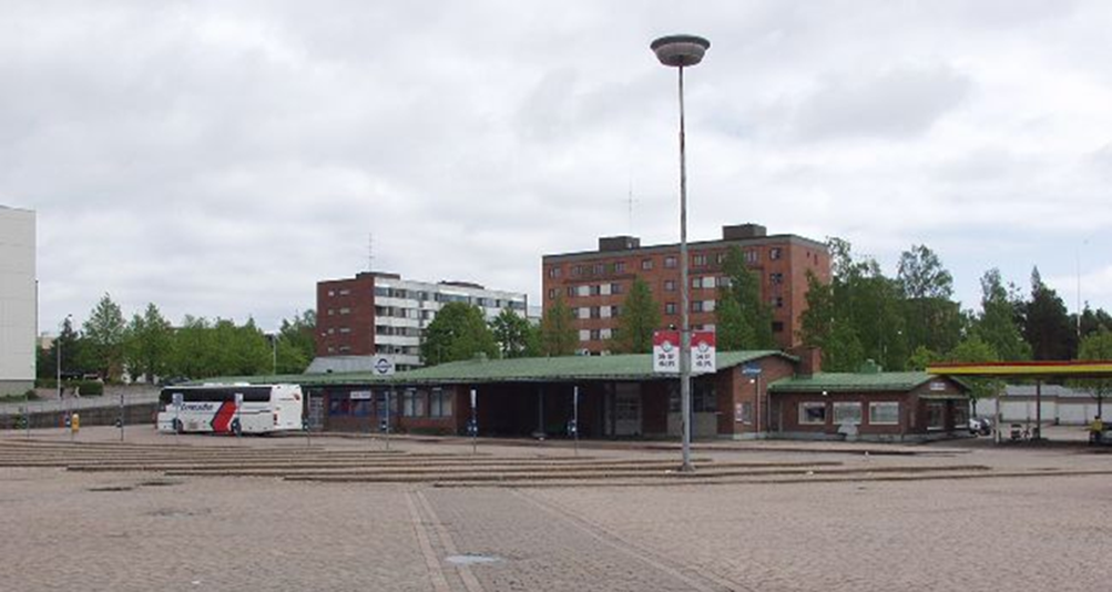 Kuvassa näkymä Kotkan linja-automasemasta vuonna 2004.